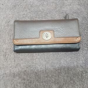 New Relic wallet faux turn lock b52